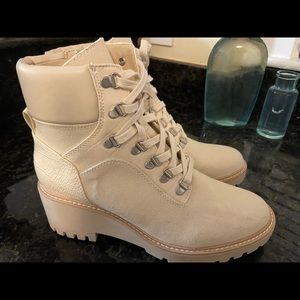 New Dolce vita Hunter Booties in Ivory Canvas size 10
